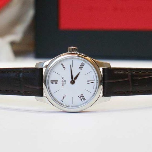 🔥Tissot Ladies Brown Leather Strap Watch! New! Sale! - Picture 5 of 7